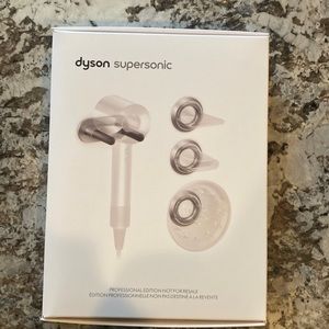 Dyson supersonic wall mount